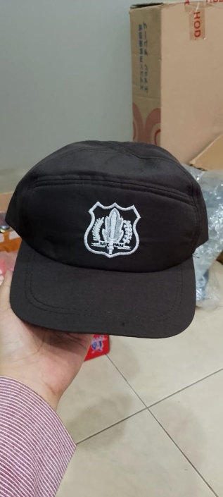 topi baret